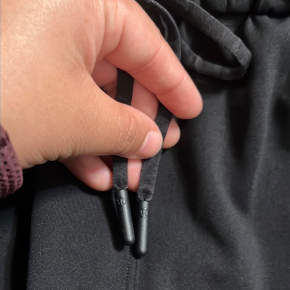 Lululemon women’s Black Jogger Pants - Picture 6 of 7